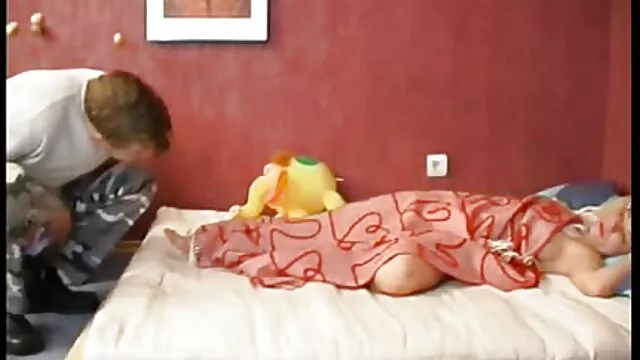 ტეენ, უნიფორმა, დიდი ტრაკი ცოლი