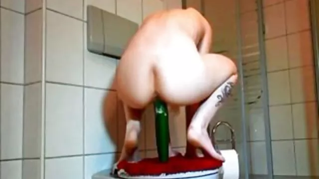 გოგონებს ქალიშვილი, pussy ერთად dildo და შემდეგ დაიწყოს sucking მისი მეუღლის სპერმის.