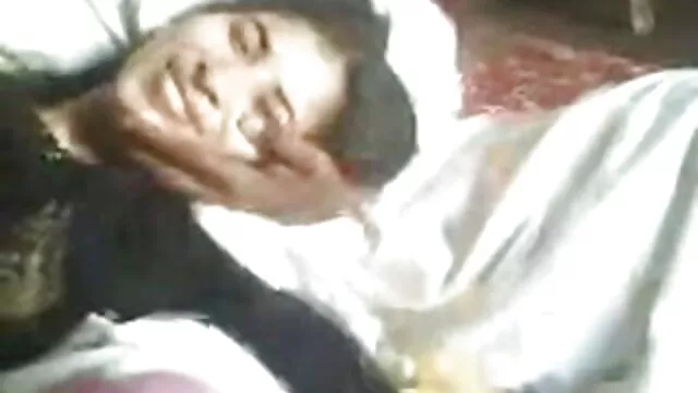 დიდი პირსინგი მკერდი